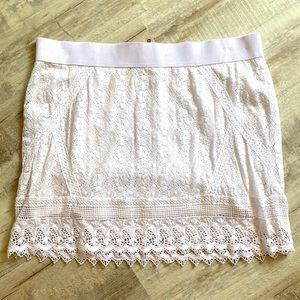 Beautiful lace American Eagle skirt with zipper back and elastic waist.